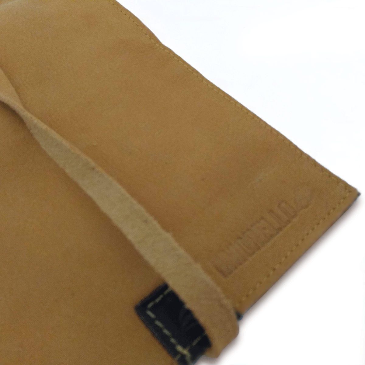 Portatabacco grande in pelle e camoscio giallo ocra con dettagli in marrone